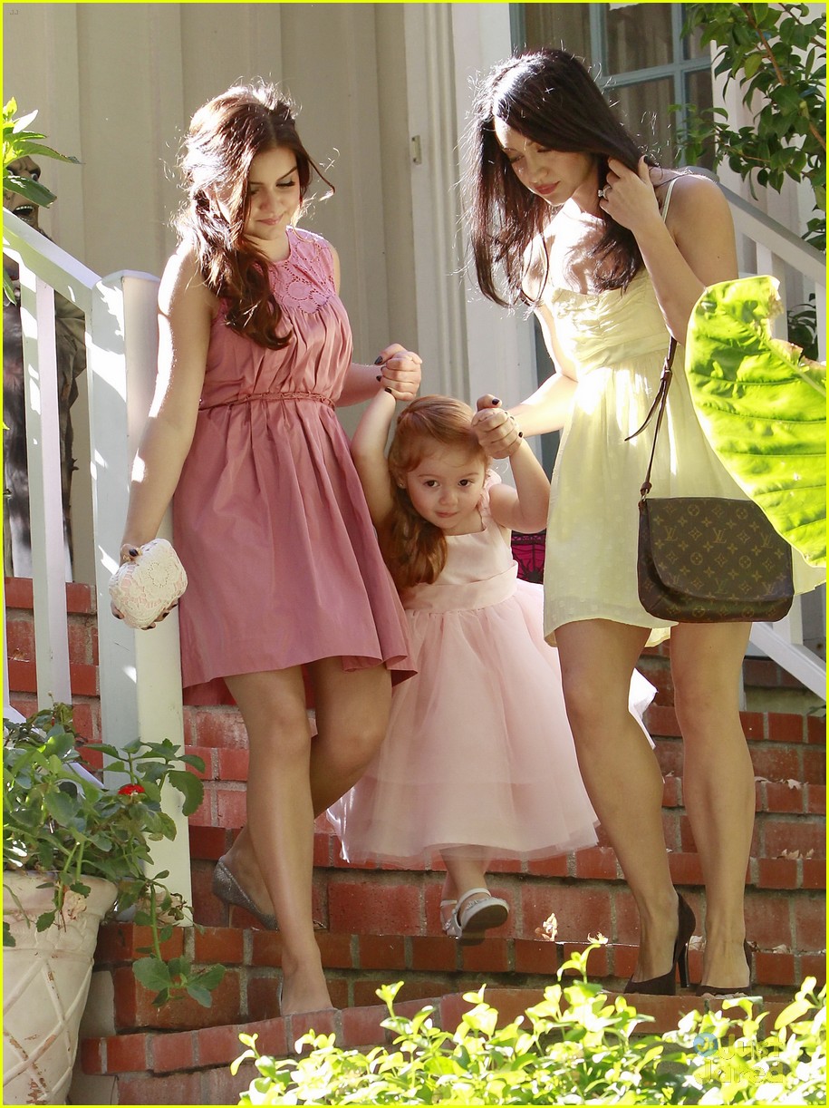 Ariel Winter: New 'Sofia The First' Video with Cinderella!