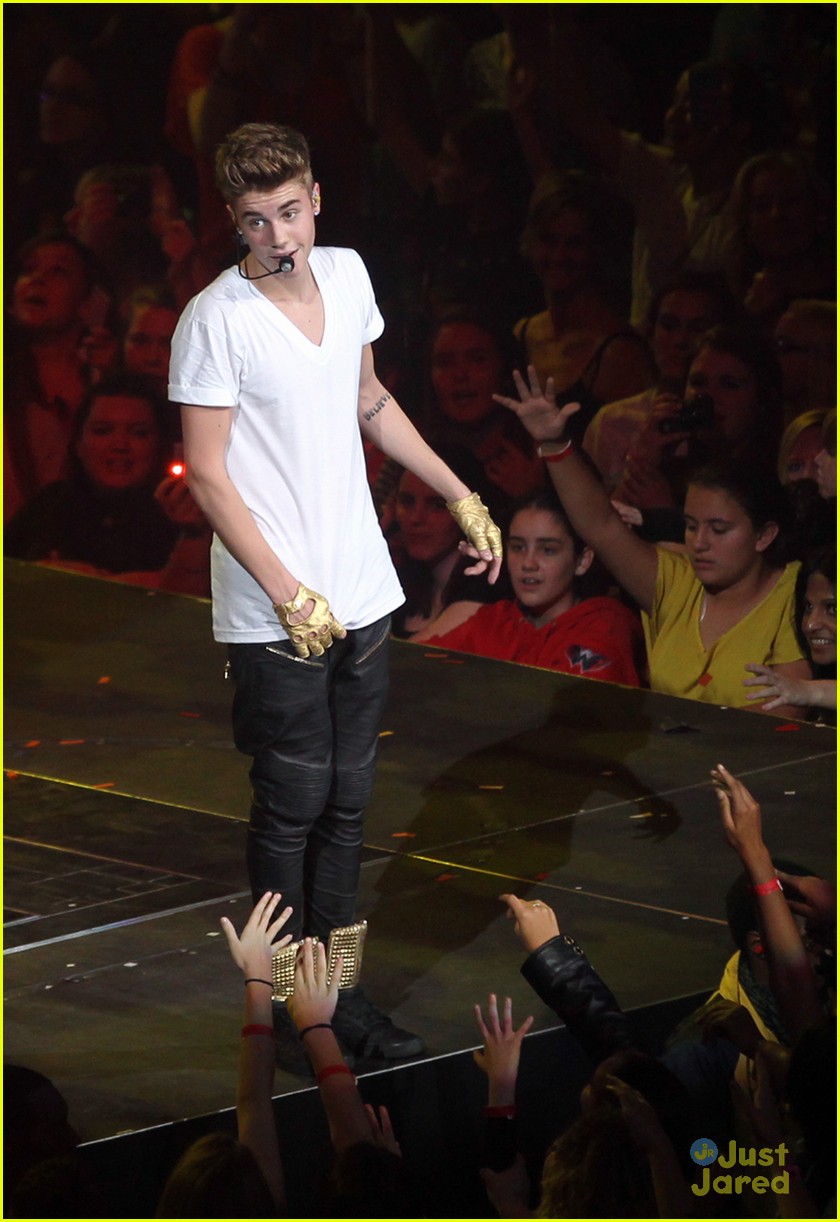 Justin Bieber To Perform at Victoria's Secret Fashion Show