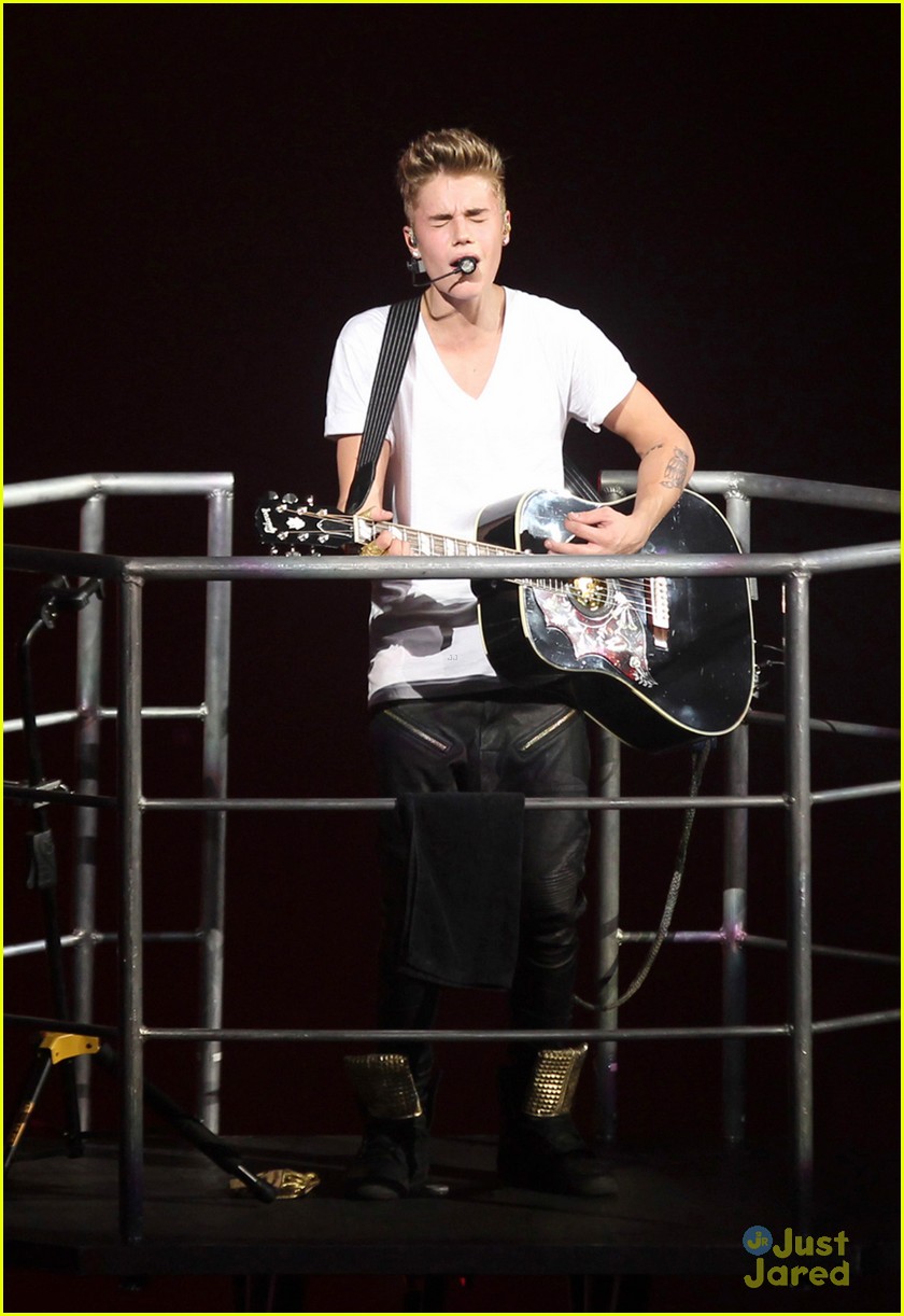 Justin Bieber To Perform at Victoria's Secret Fashion Show