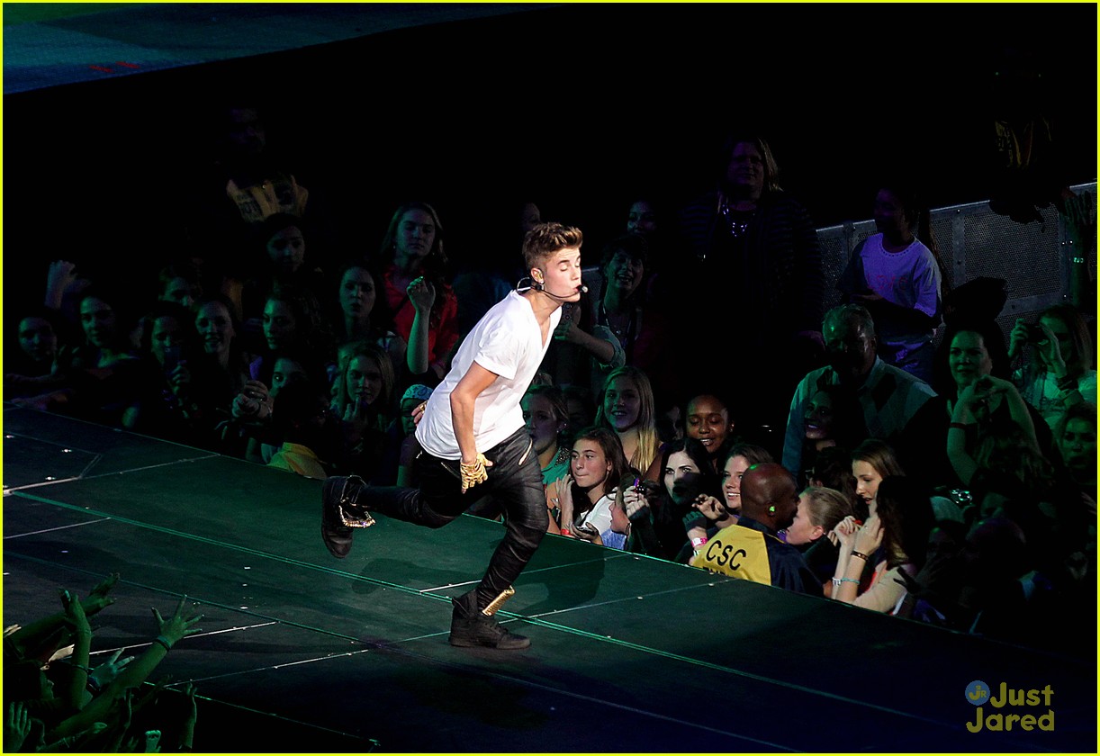 Justin Bieber To Perform at Victoria's Secret Fashion Show