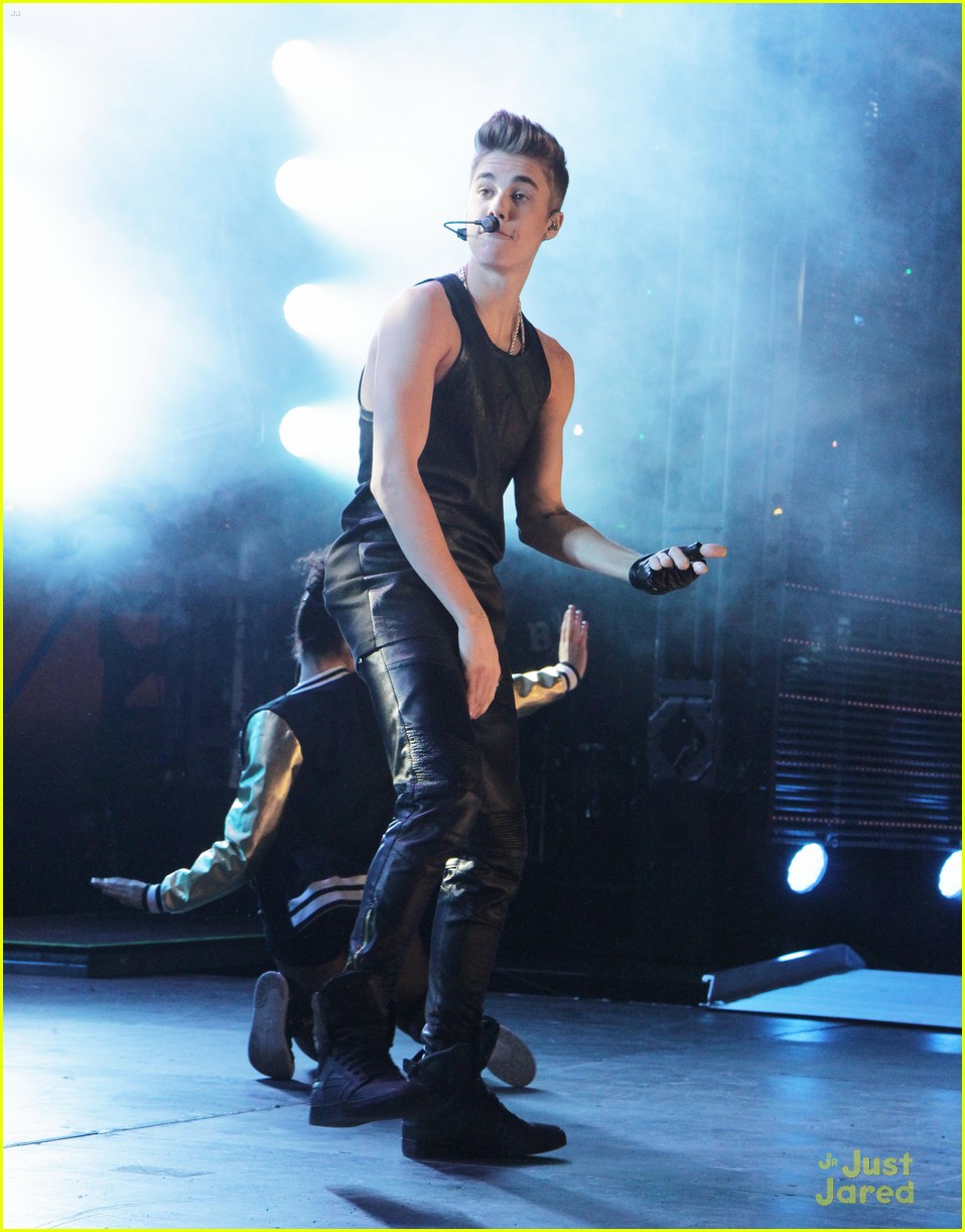 Justin Bieber: 100th Grey Cup Championship Performance!