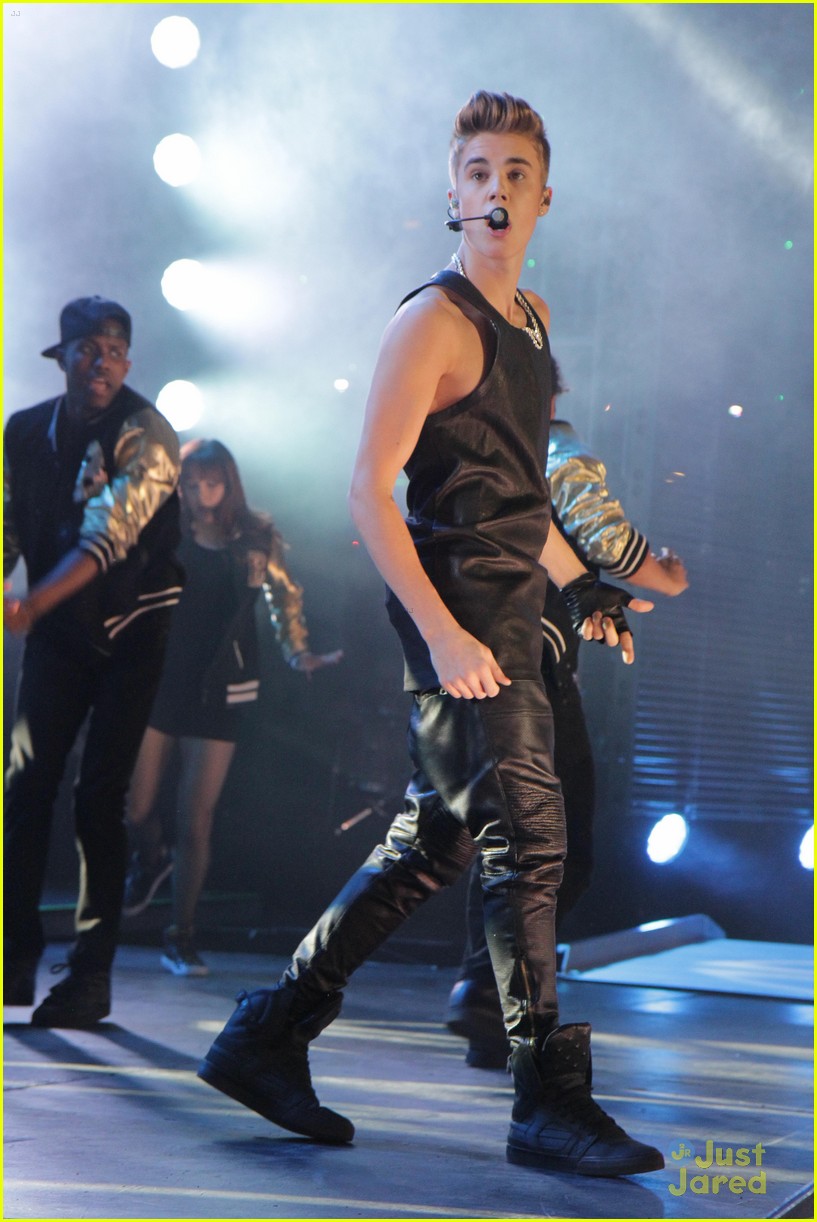 Justin Bieber: 100th Grey Cup Championship Performance!