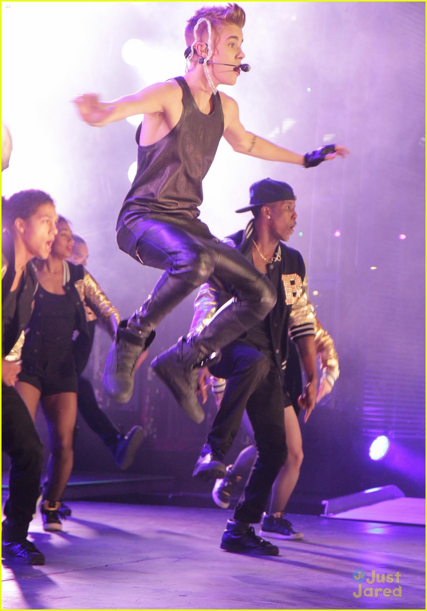 Justin Bieber: 100th Grey Cup Championship Performance!