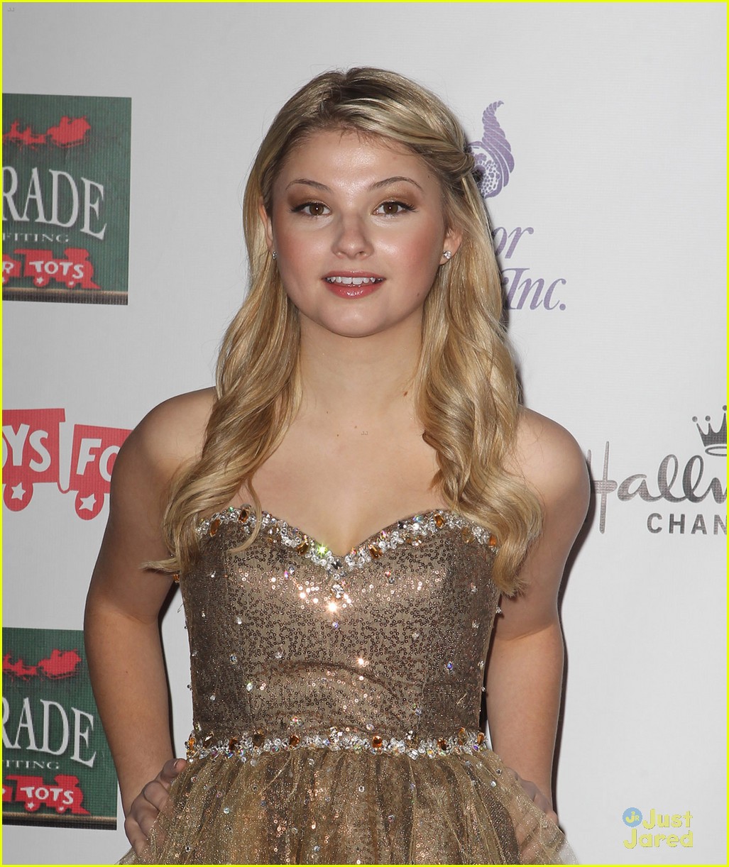 Caroline Sunshine & Stefanie Scott: Hollywood Christmas Parade 2012!