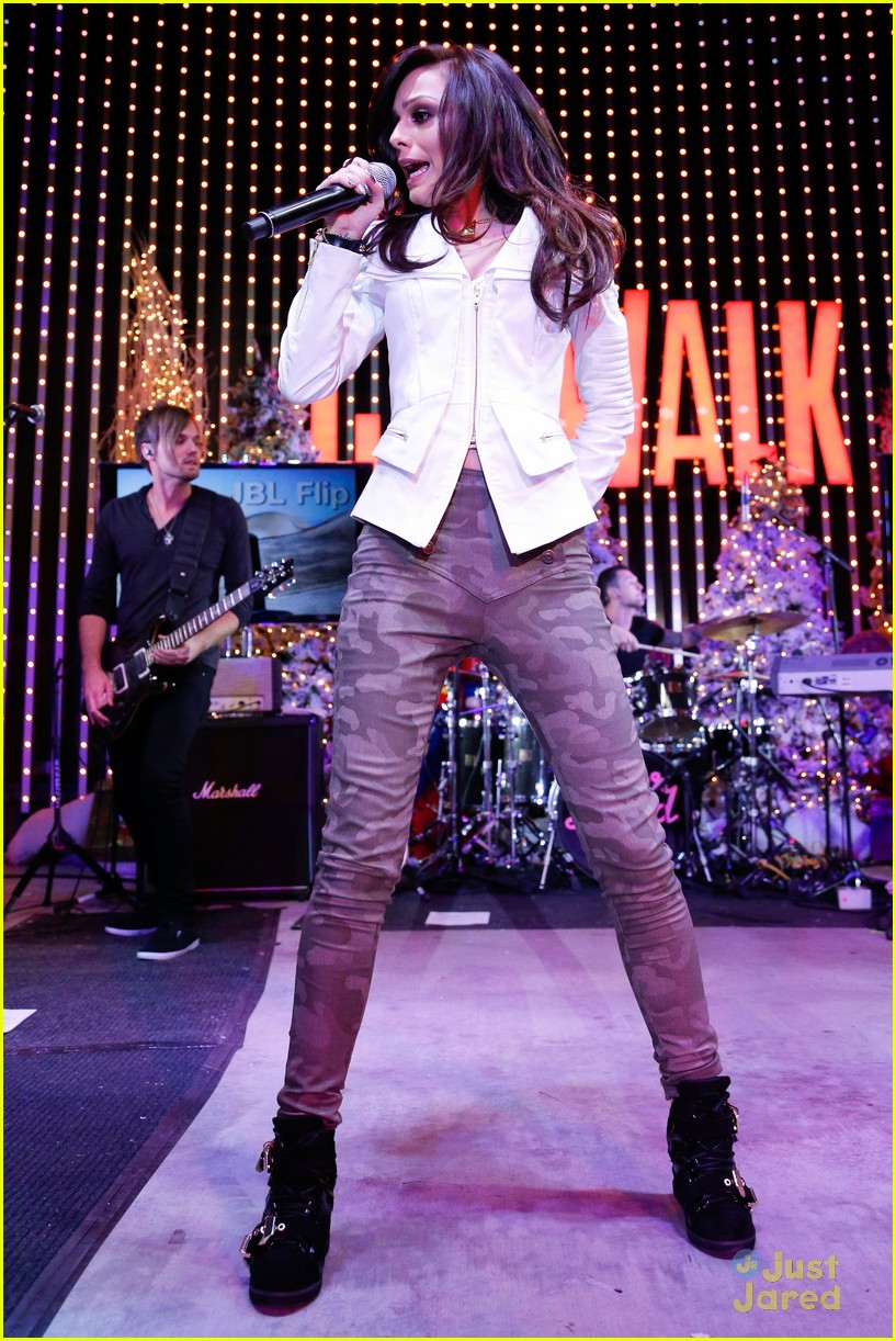 Cher Lloyd: CityWalk Concert & X Factor USA Performance - Watch Now!