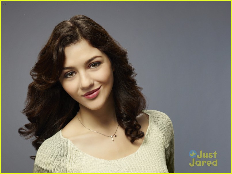 Chloe Bridges: First Look at 'Carrie Diaries' Donna LaDonna!
