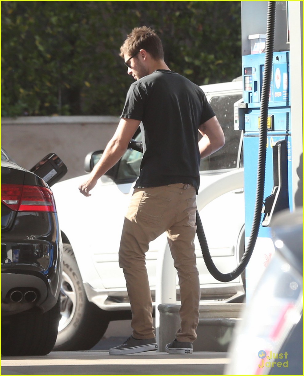 Zac Efron: Nominated For People's Choice Award!