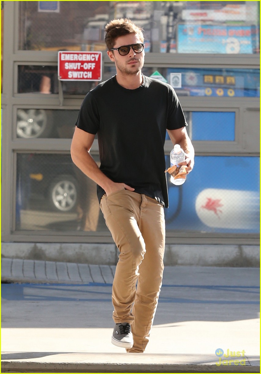 Zac Efron: Nominated For People's Choice Award!