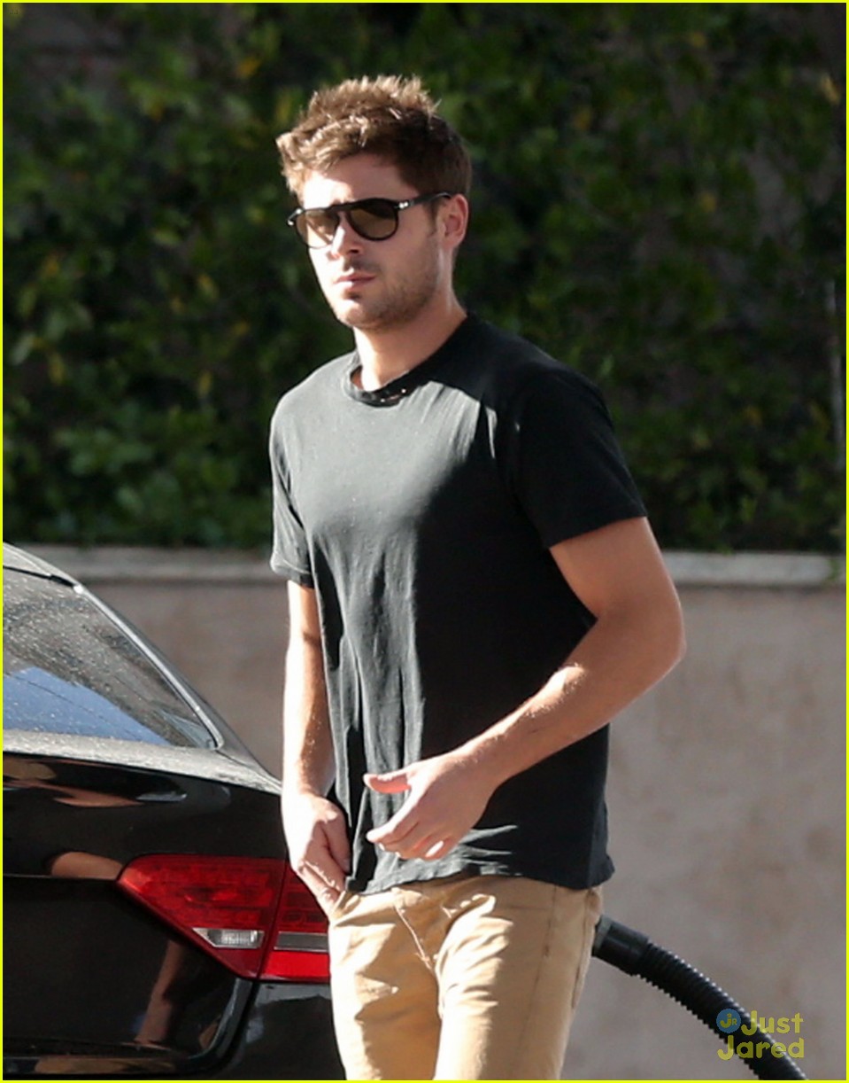 Zac Efron: Nominated For People's Choice Award!