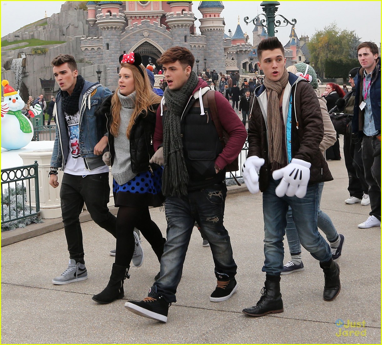 Ella Henderson: Disneyland Paris with Union J!