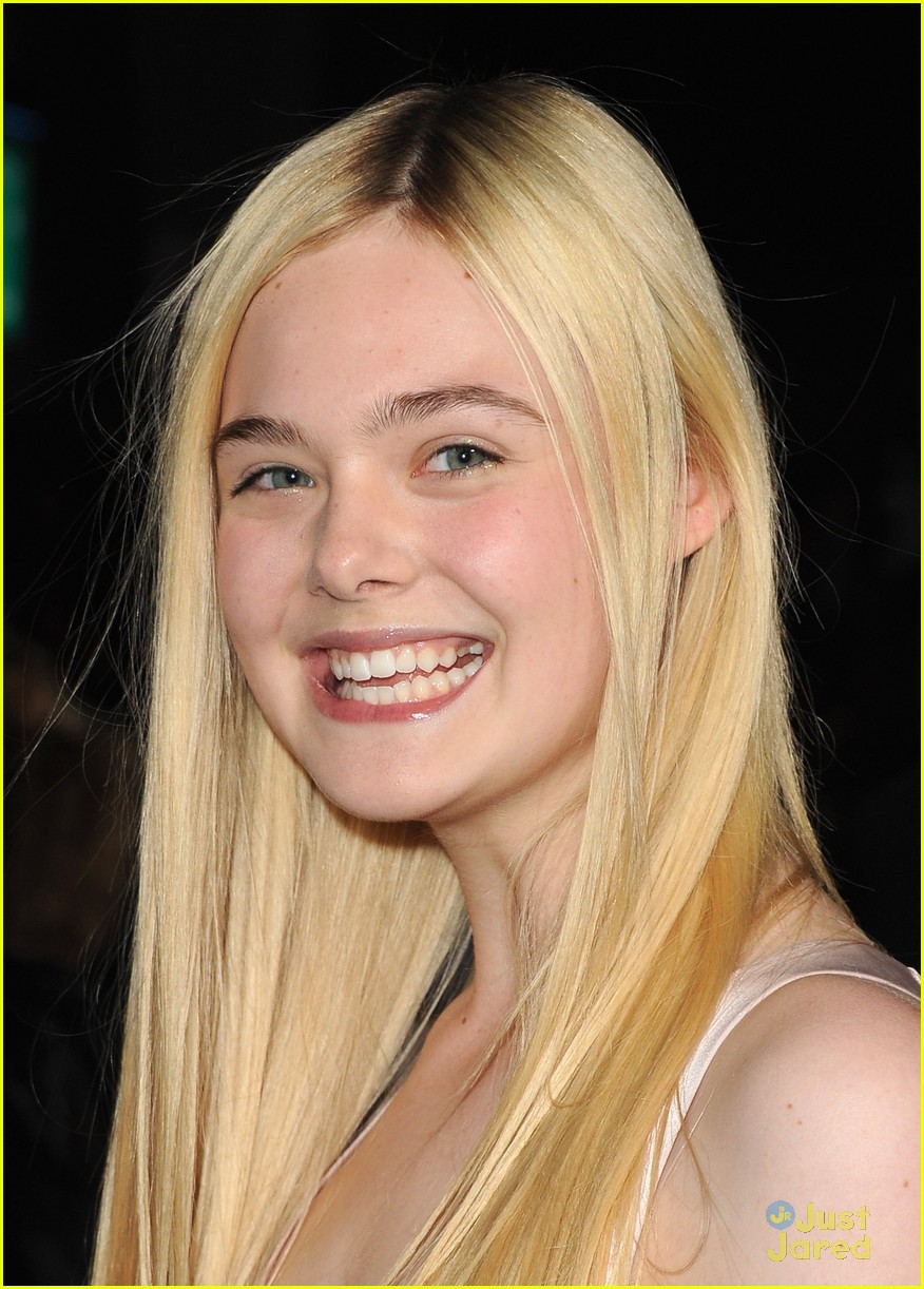 Dakota & Elle Fanning: 'The Twilight Saga: Breaking Dawn Part 2' Premiere
