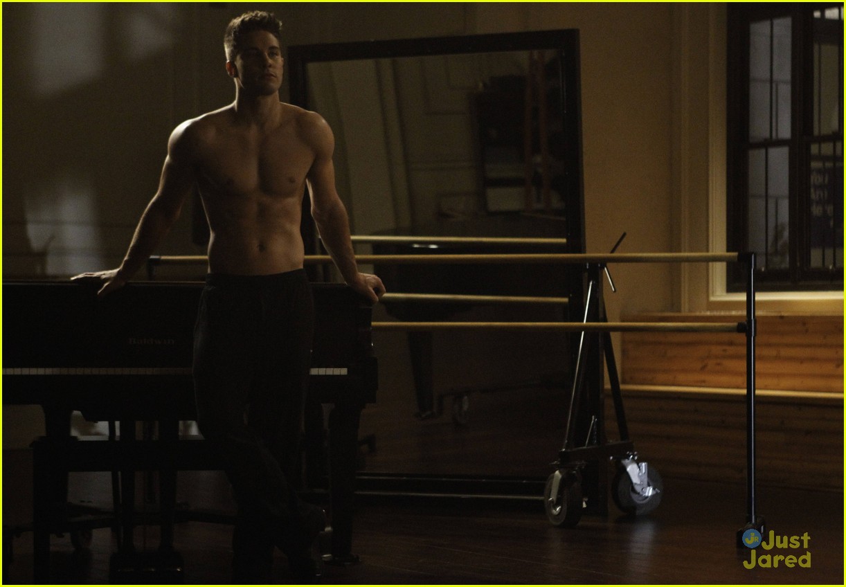 Darren Criss: 'Glease' Airs TONIGHT!