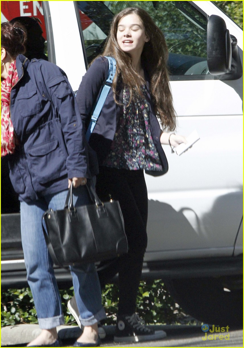 Hailee Steinfeld Finds 'Hateship, Friendship' in New Orleans