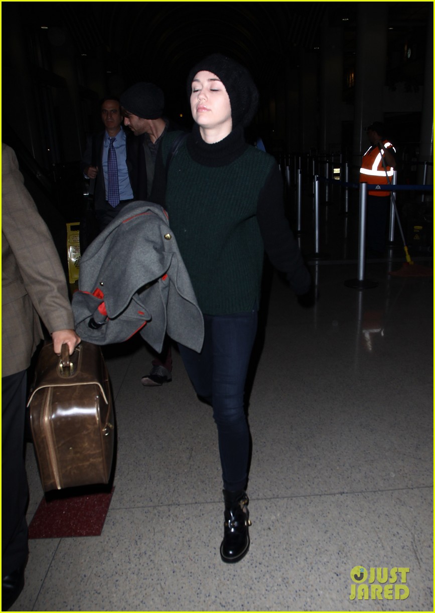 Liam Hemsworth: Miley Cyrus LAX Pick Up!