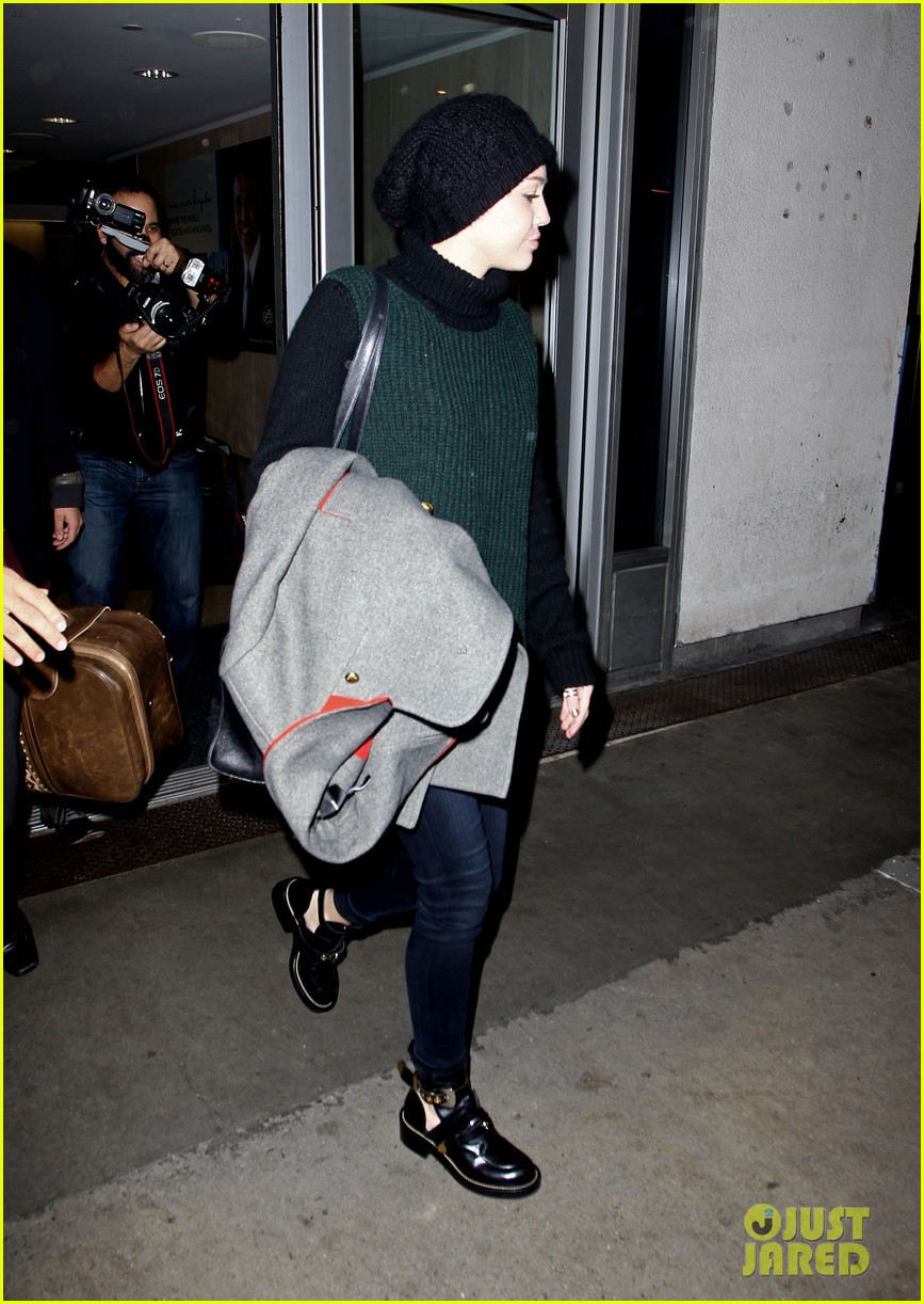 Liam Hemsworth: Miley Cyrus LAX Pick Up!