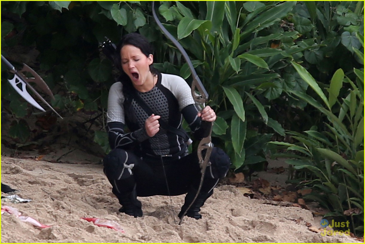 Jennifer Lawrence & Josh Hutcherson: 'Hunger Games' Beach Scenes