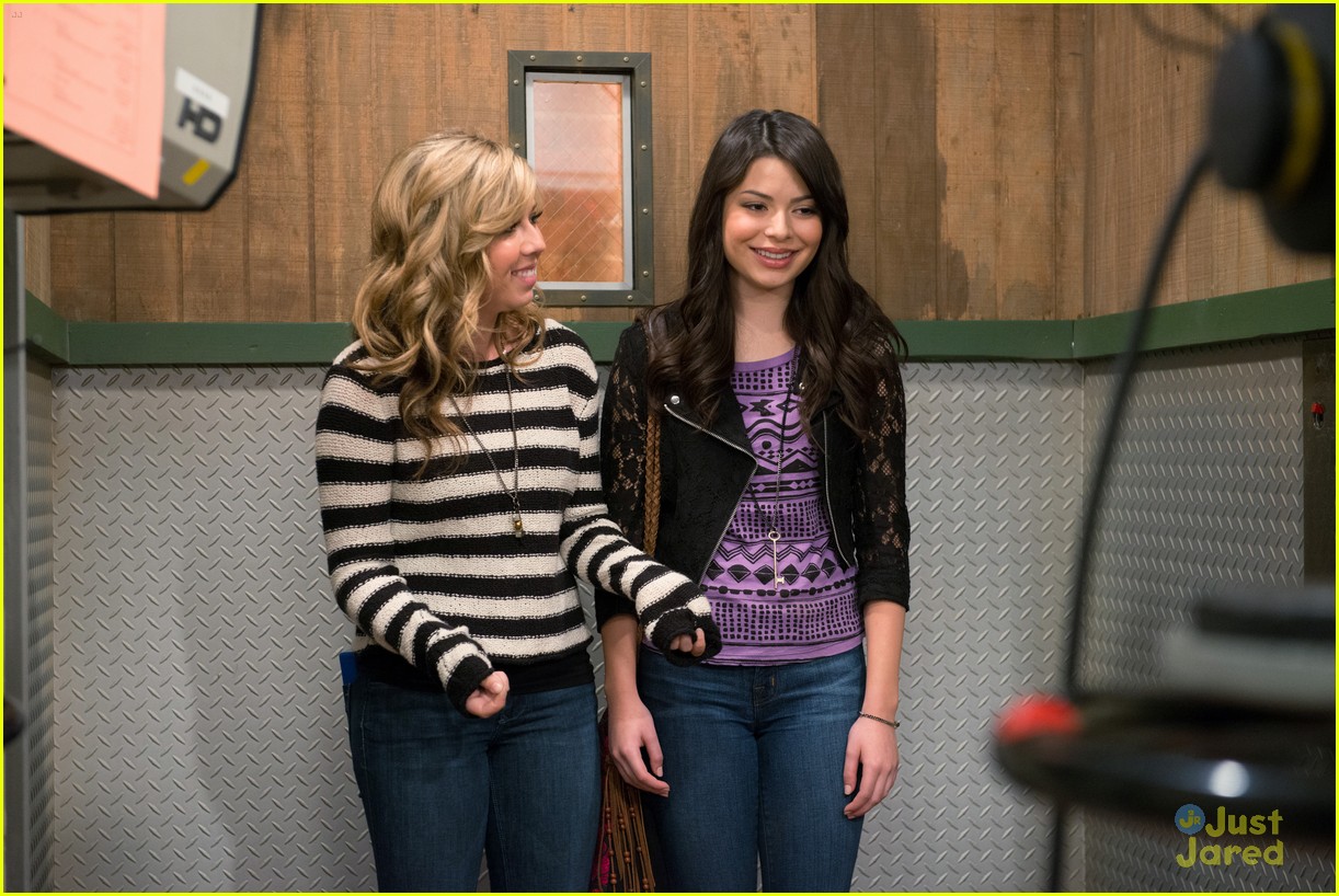 Miranda Cosgrove & Jennette McCurdy: 'iCarly' Series Finale Tonight!