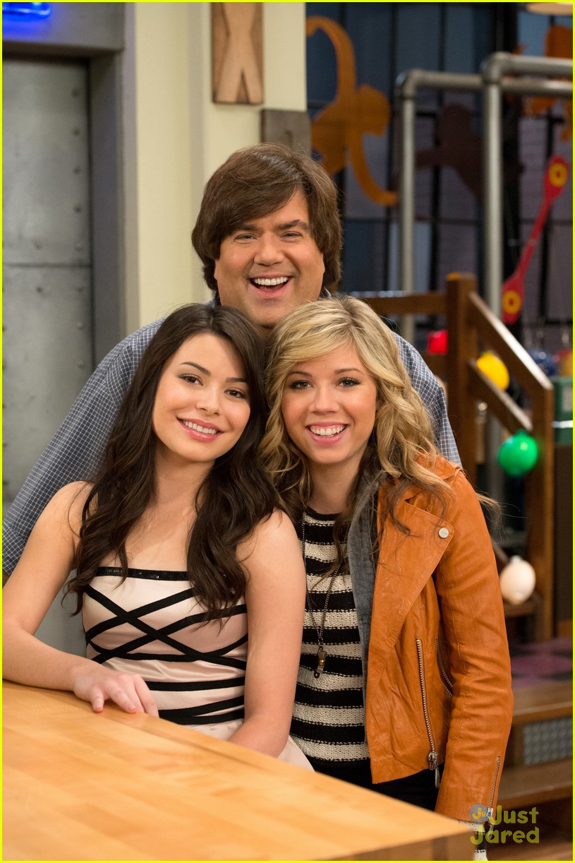 Miranda Cosgrove & Jennette McCurdy: 'iCarly' Series Finale Tonight!