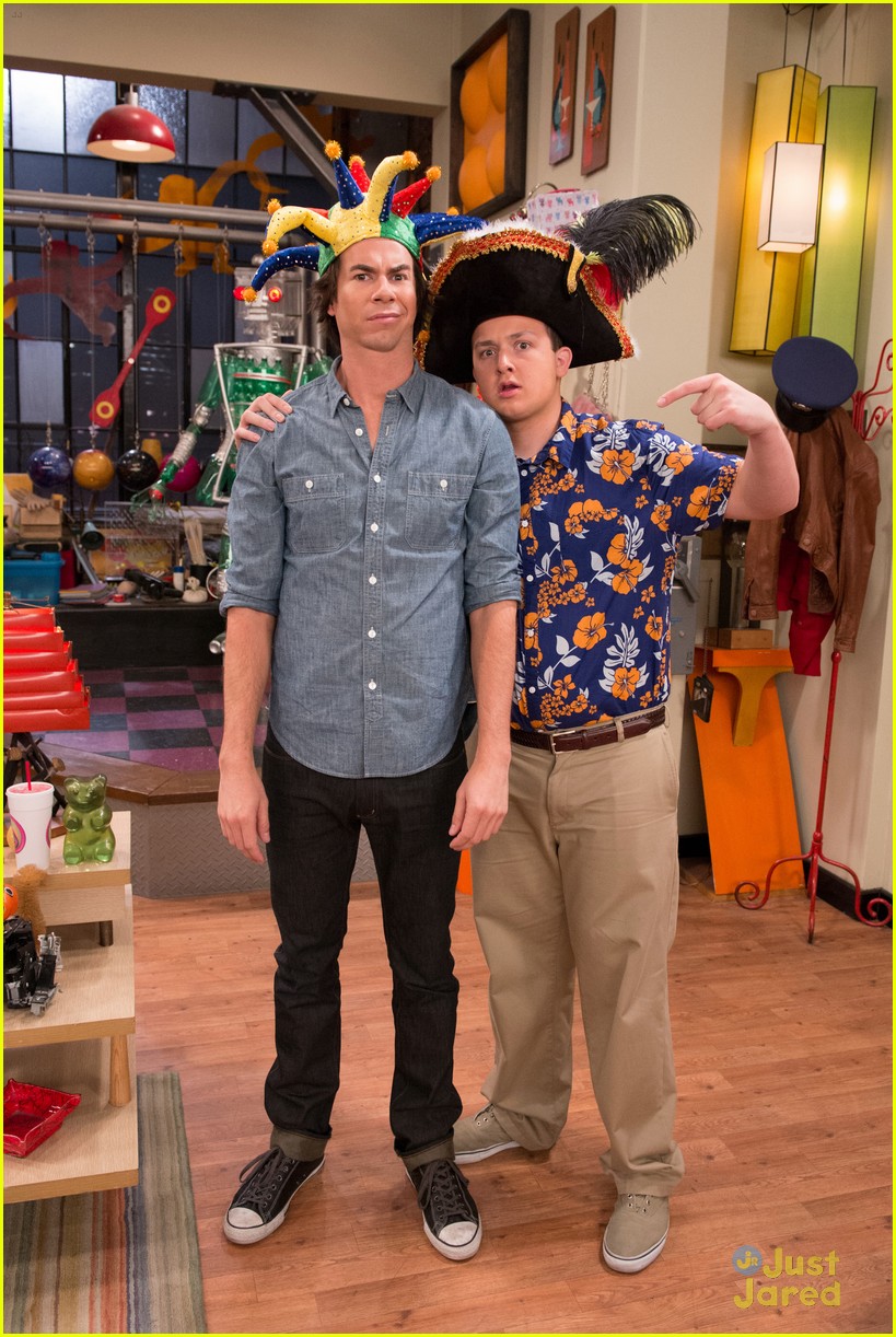 Miranda Cosgrove & Jennette McCurdy: 'iCarly' Series Finale Tonight!
