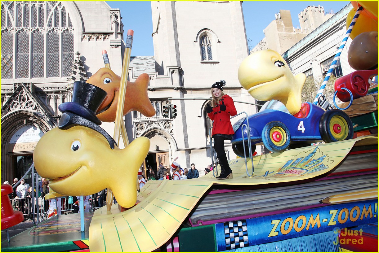 Jennette McCurdy - Macy's Thanksgiving Day Parade 2012
