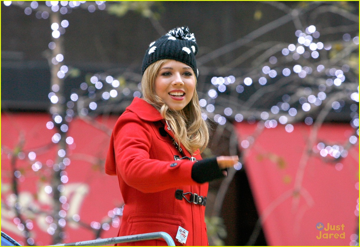 Jennette McCurdy - Macy's Thanksgiving Day Parade 2012