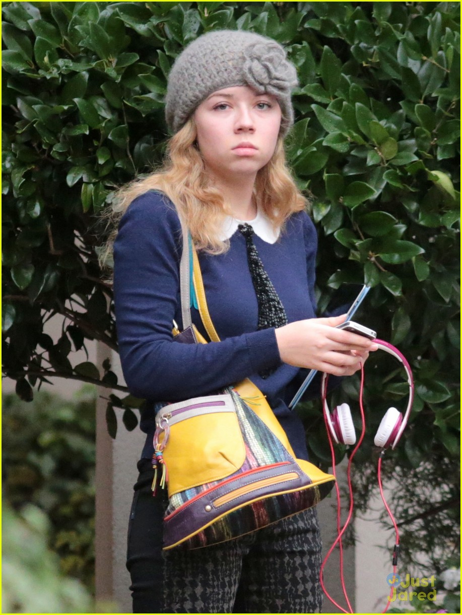 Jennette McCurdy Wraps Up 'Swindle'