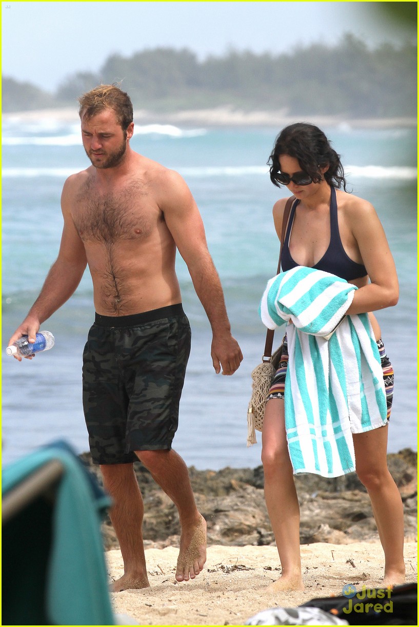 Jennifer Lawrence: Bikini After Thanksgiving in Hawaii