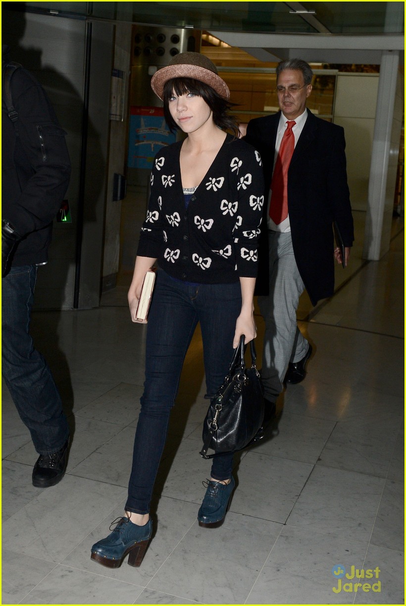 Carly Rae Jepsen: 'Tiny Little Bows' Arrival in Paris