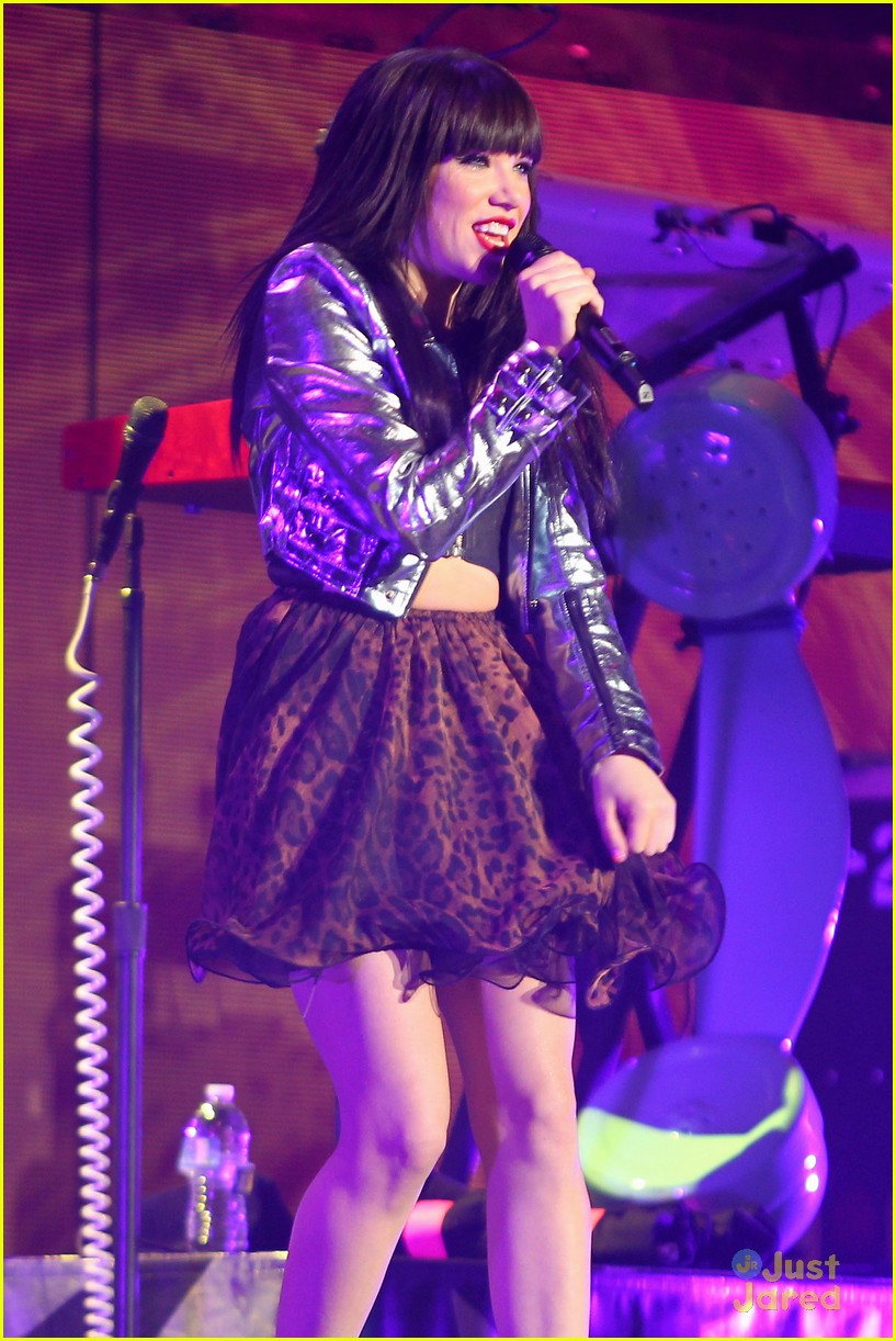 Carly Rae Jepsen: New Year's Rockin' Eve Performer!
