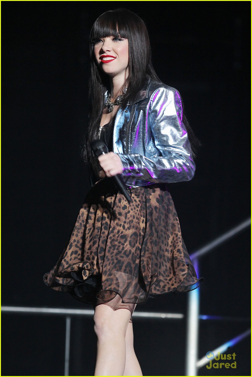 Carly Rae Jepsen: New Year's Rockin' Eve Performer!