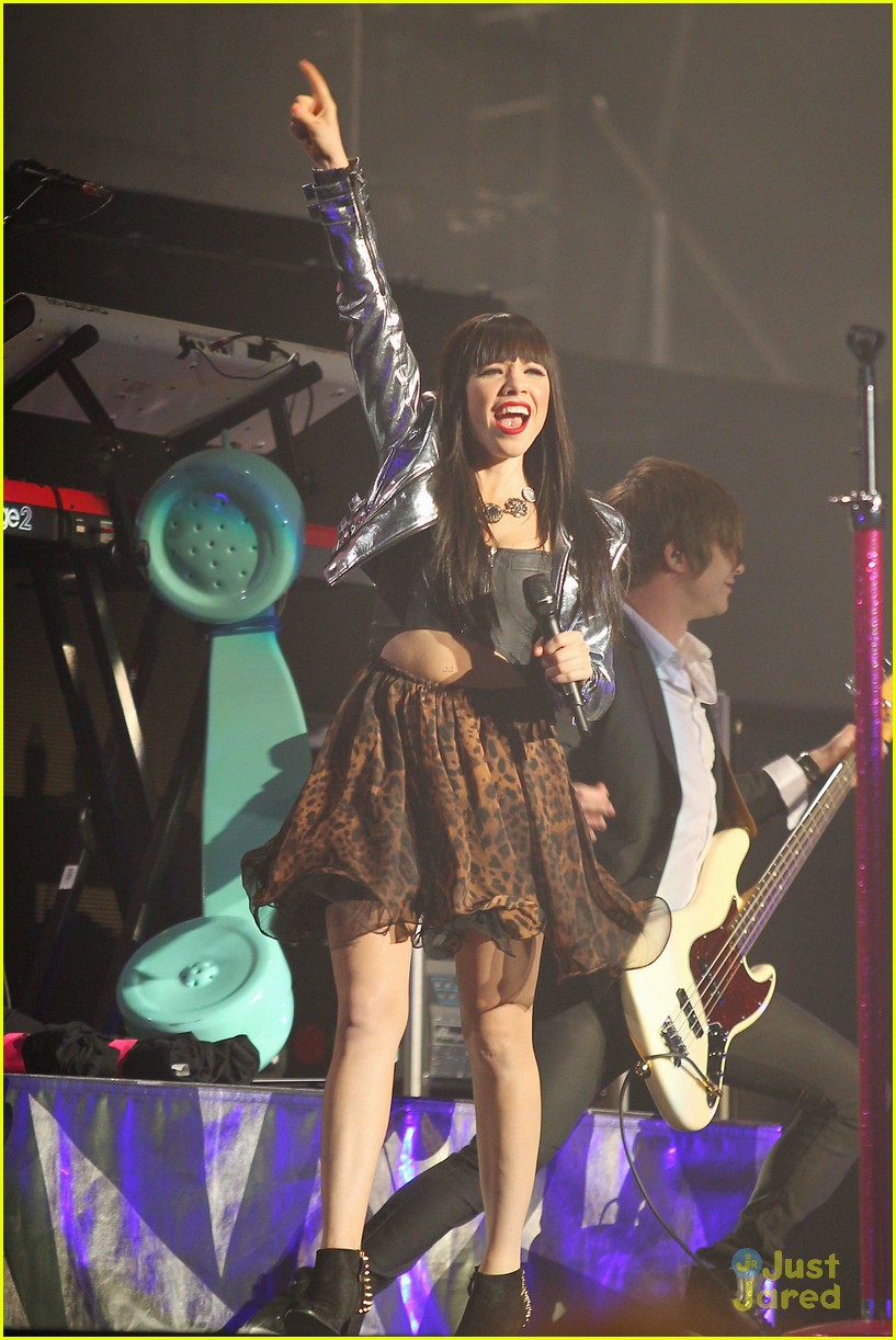 Carly Rae Jepsen: New Year's Rockin' Eve Performer!