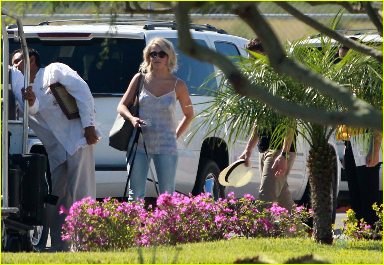 Julianne Hough: Mini Mexico Vacation with Ryan Seacrest