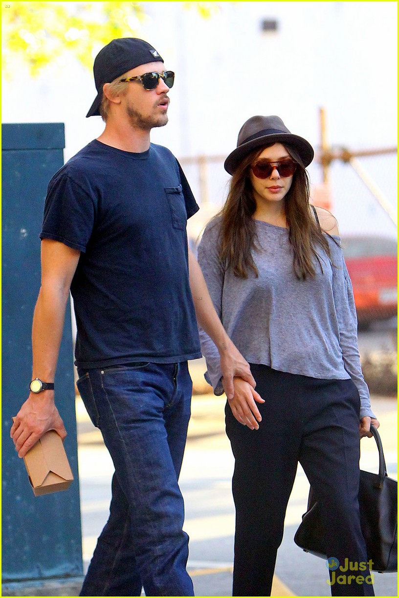 Elizabeth Olsen: Holding Hands with Boyd Holbrook!