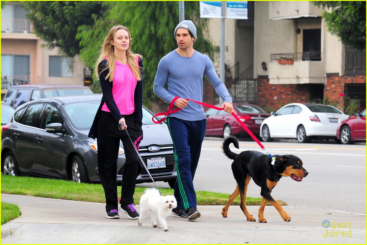 Melissa Ordway & Justin Gaston: Dog Walking Duo