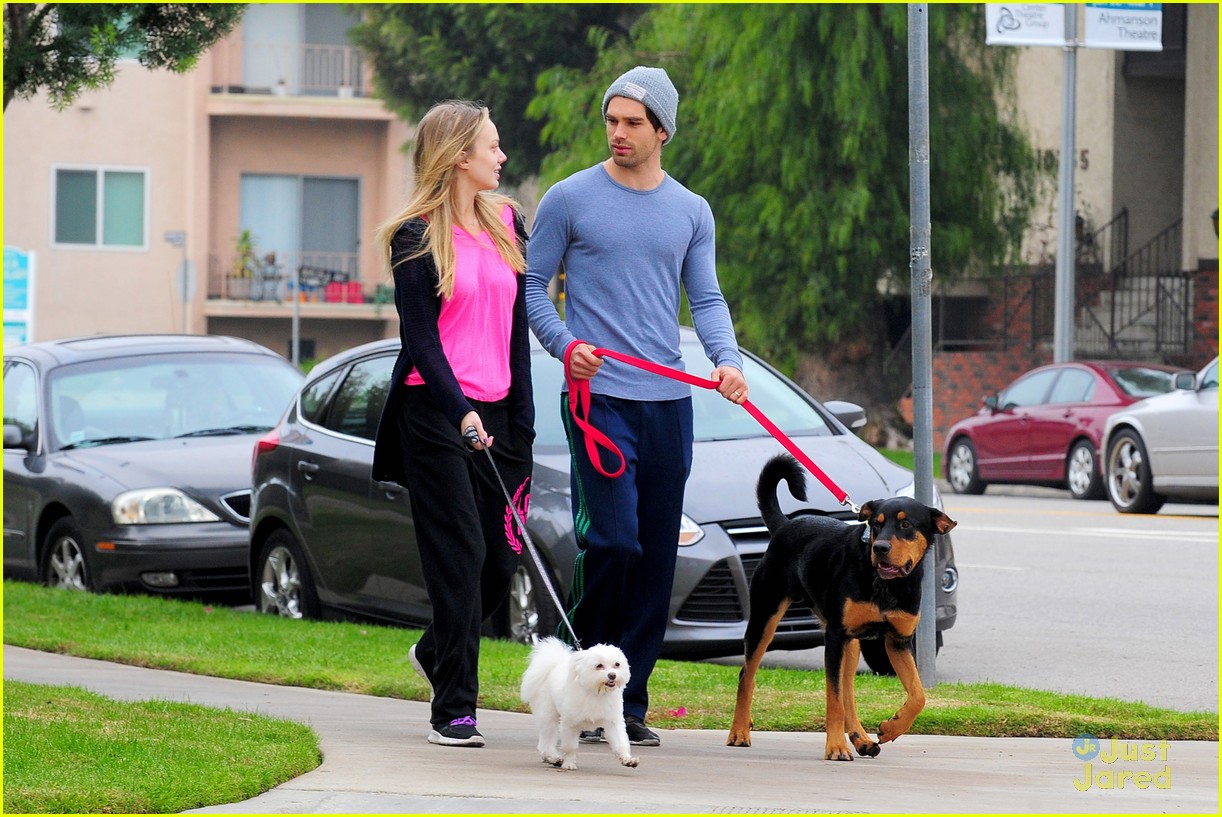 Melissa Ordway & Justin Gaston: Dog Walking Duo