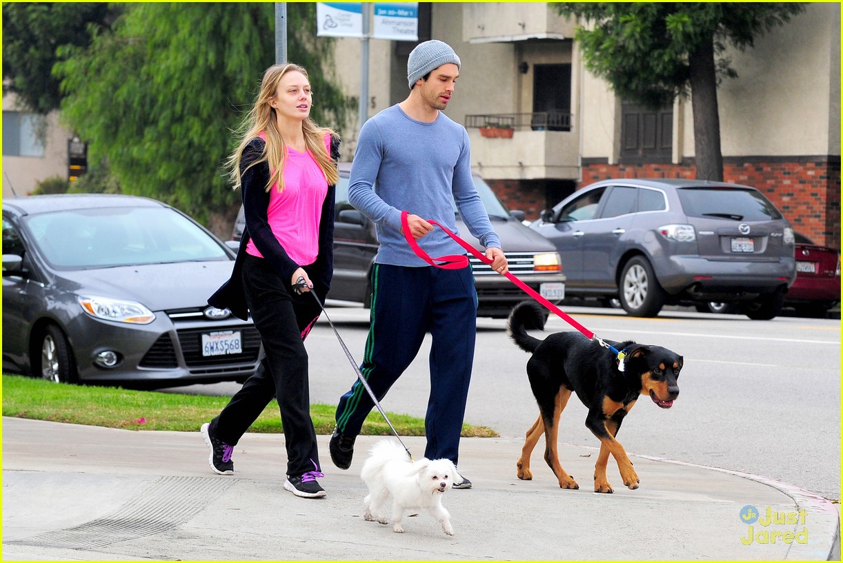 Melissa Ordway & Justin Gaston: Dog Walking Duo