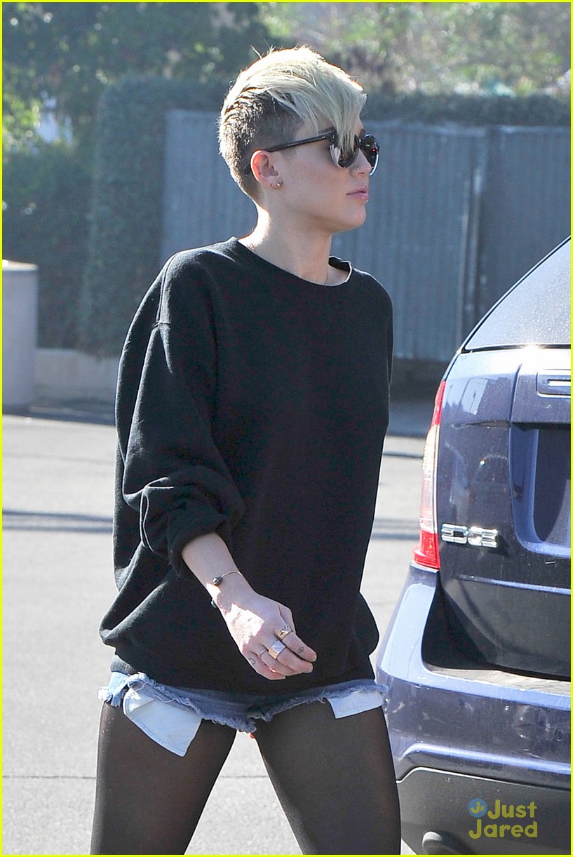 Miley Cyrus & Liam Hemsworth: Coffee Couple