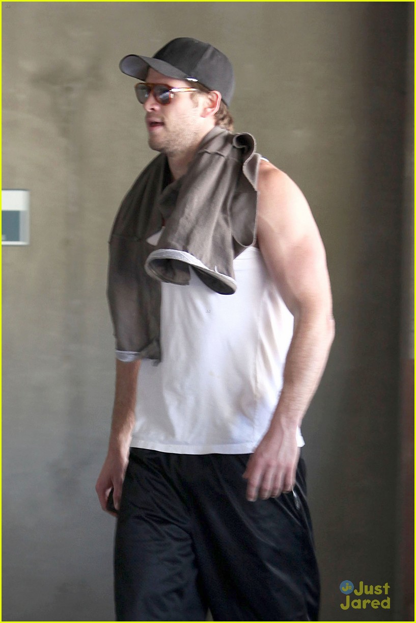 Miley Cyrus & Liam Hemsworth: Coffee Couple