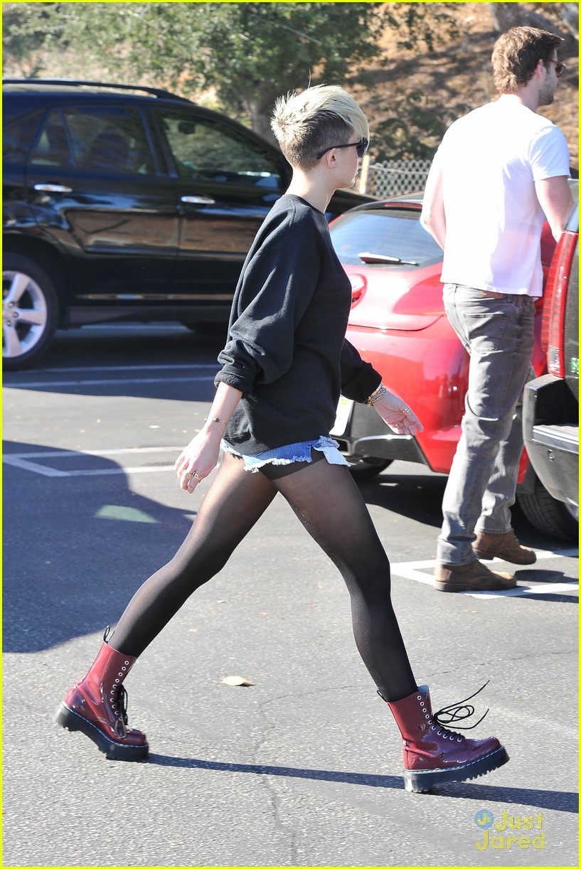 Miley Cyrus & Liam Hemsworth: Coffee Couple