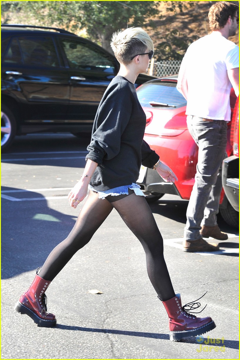 Miley Cyrus & Liam Hemsworth: Coffee Couple