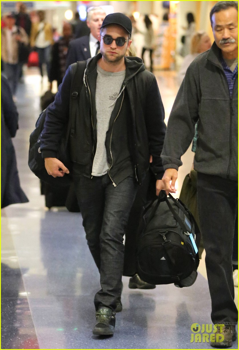 Kristen Stewart & Robert Pattinson: LAX Landing!