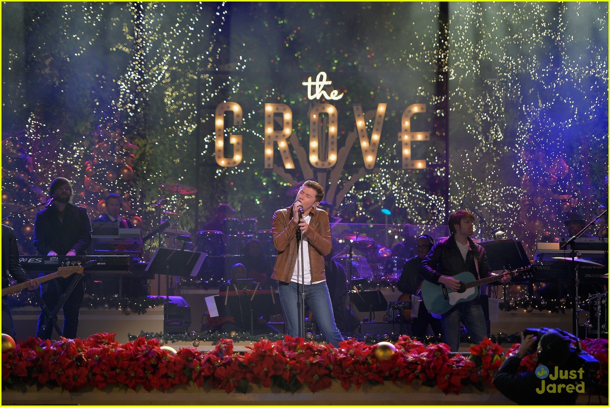 Scotty McCreery & Phillip Phillips: Grove Tree Lighting Ceremony!