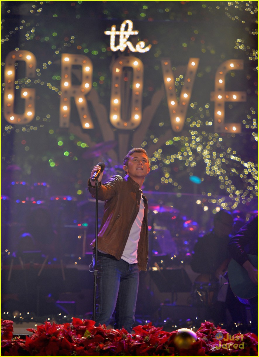 Scotty McCreery & Phillip Phillips: Grove Tree Lighting Ceremony!