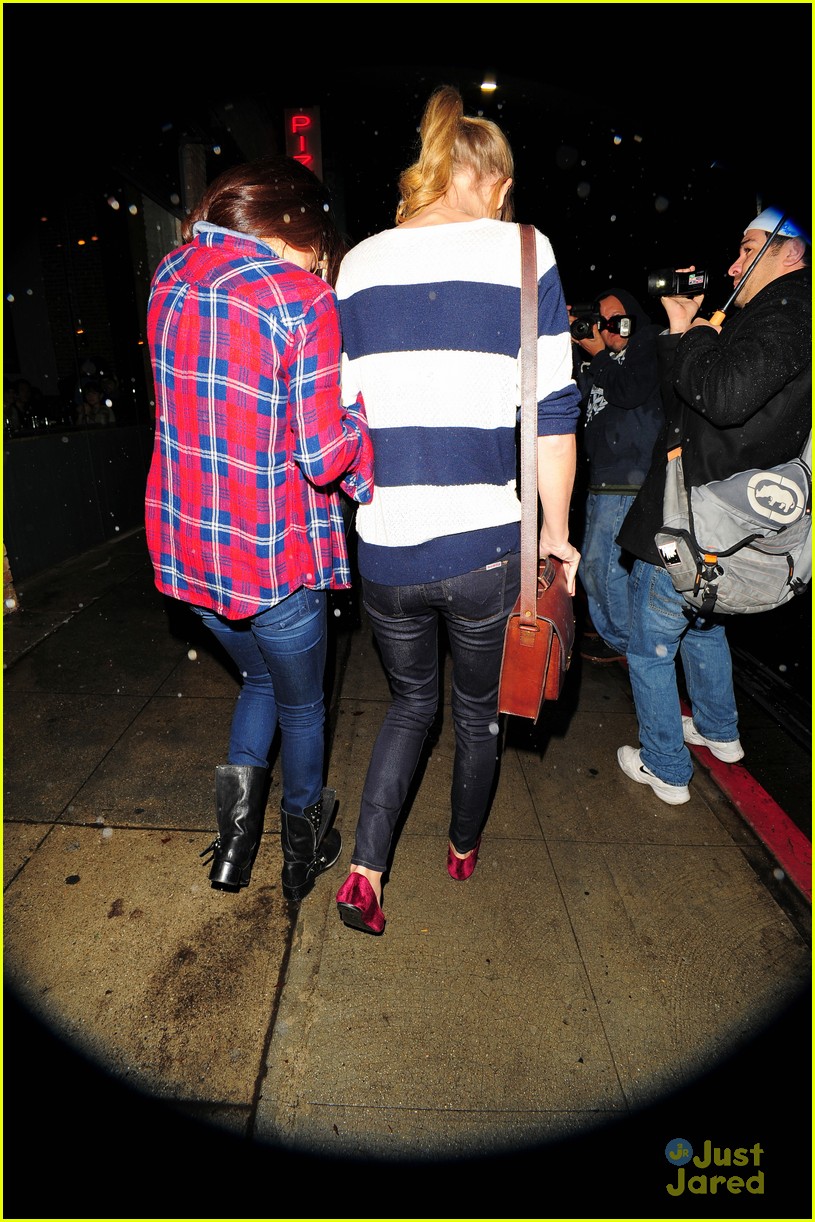 Selena Gomez: Saturday Night Dinner with Taylor Swift!