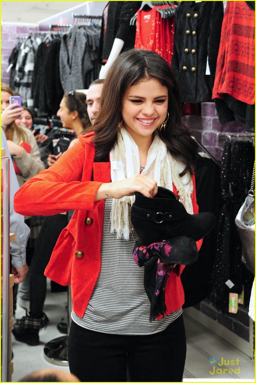 Selena Gomez: KMart 'Dream Out Loud' Promo Stop