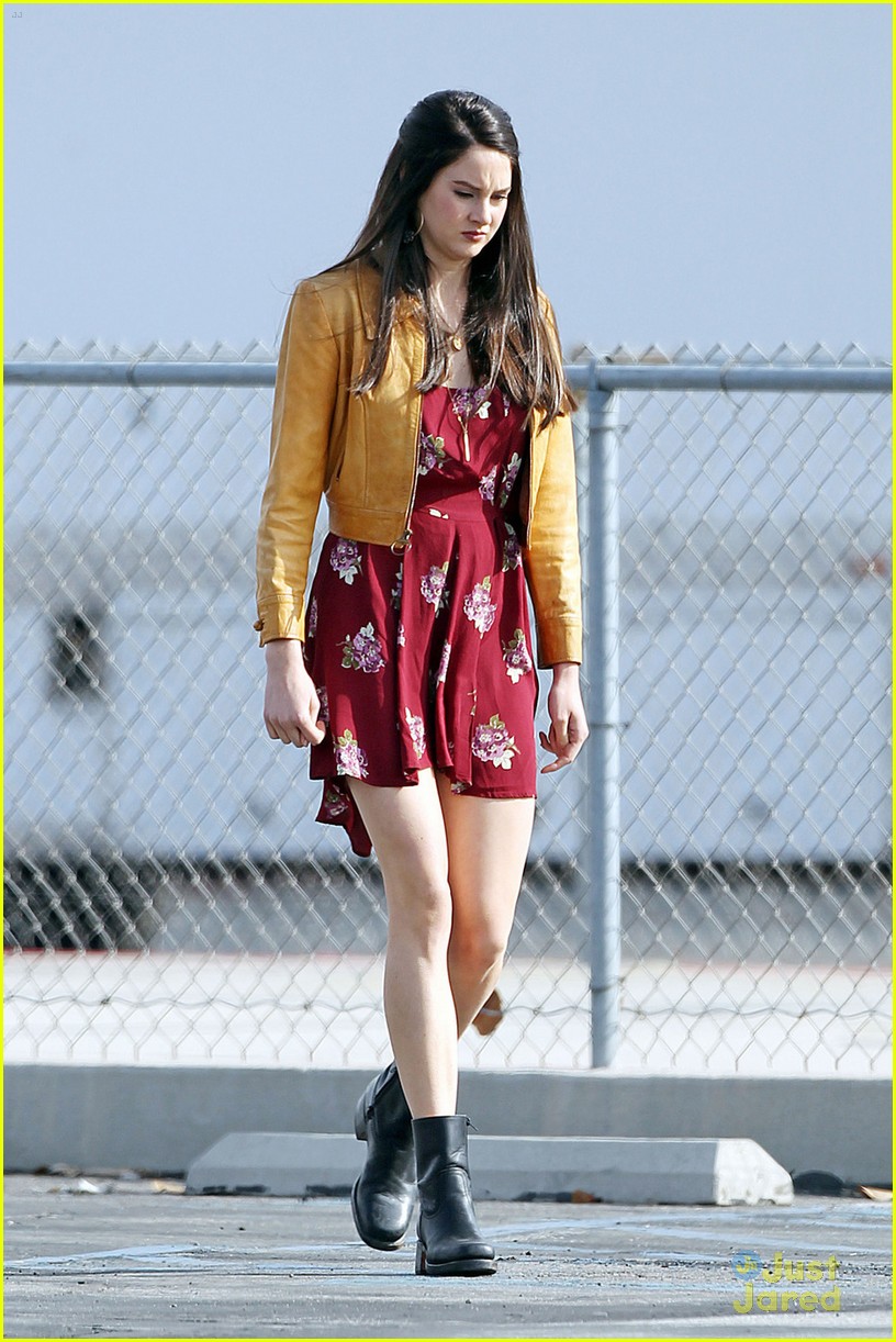 Shailene Woodley: Chris Meloni's Daughter in 'White Bird'!