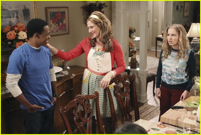 Maestro Harrell: Thanksgiving With The Shays on 'Suburgatory'