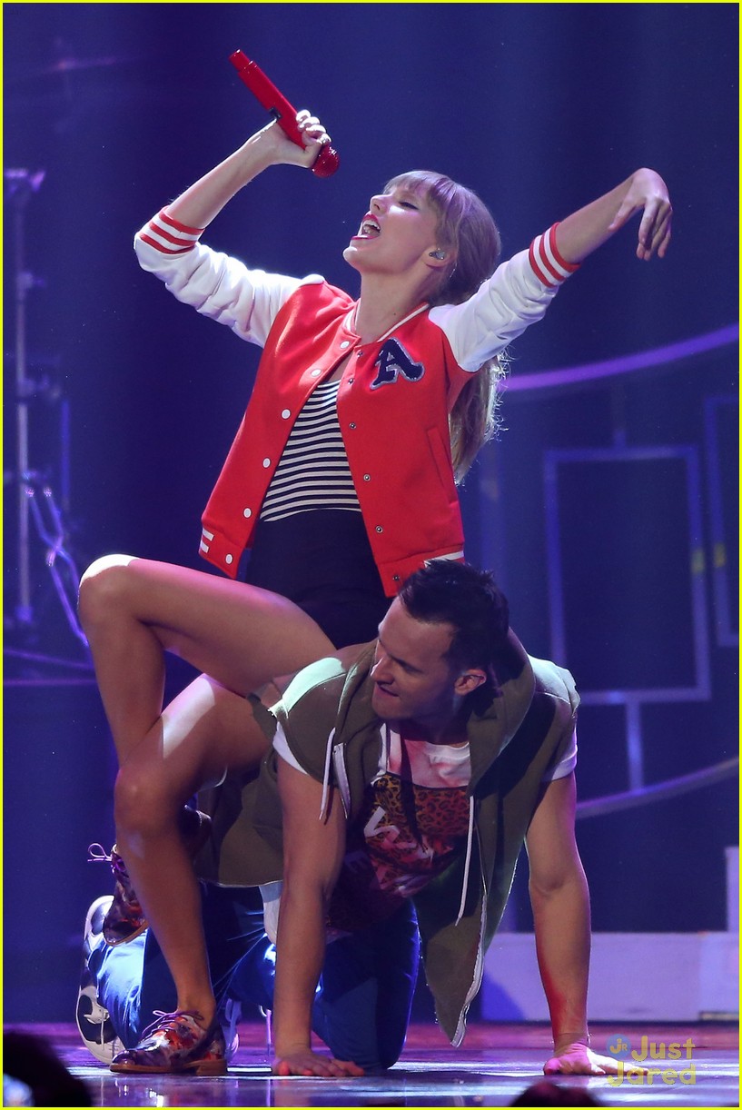 Taylor Swift: 'I Knew You Were Trouble' at the Aria Awards 2012