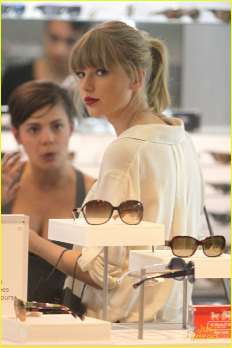 Taylor Swift: Sydney Shopping Spree!