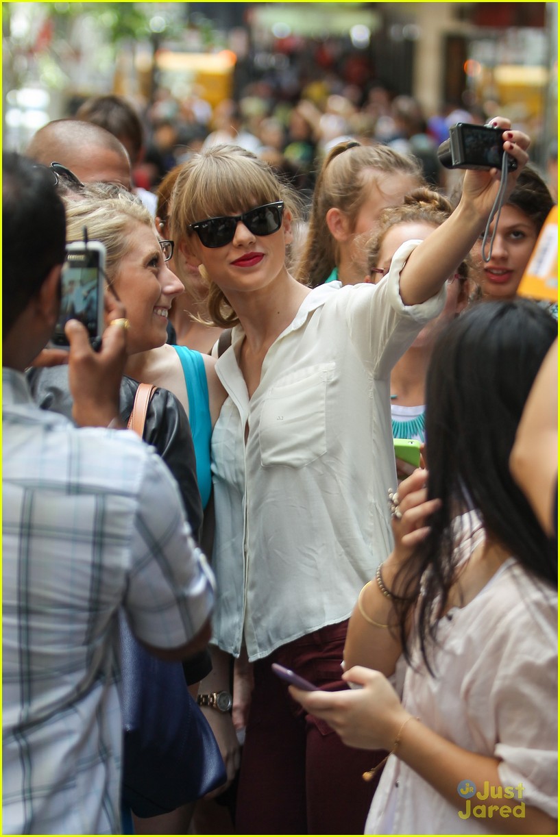 Taylor Swift: Sydney Shopping Spree!